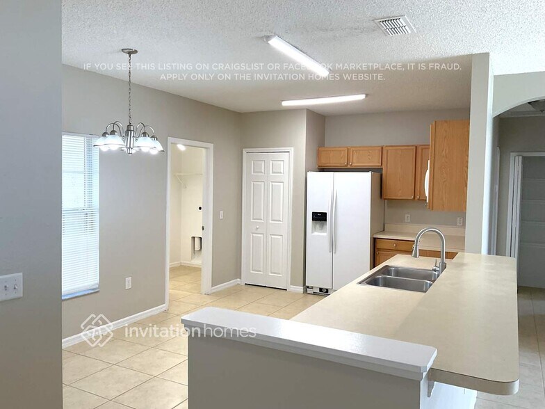 Building Photo - 761 Dromedary Dr