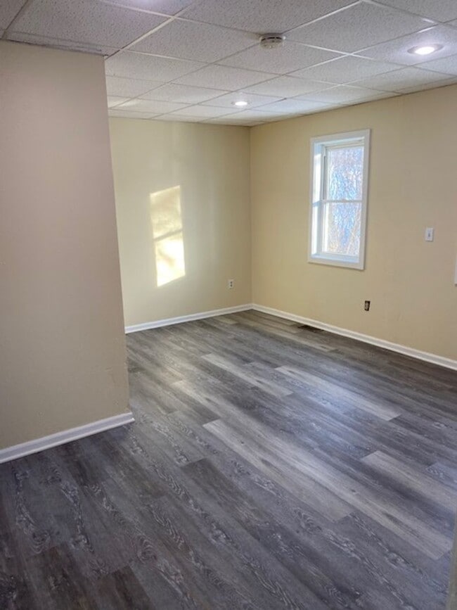 Building Photo - Spacious and beautifully remodeled 5 bed 2 bathroom home