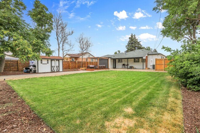 Building Photo - Modern and cozy 3 bedroom, 2 bath home
