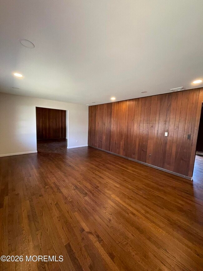 Building Photo - 606 Alma Pl