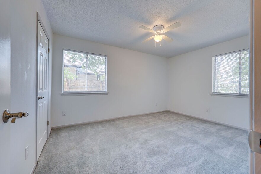 Building Photo - 8600 Woodstone Dr