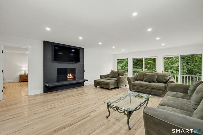 Building Photo - 158 Steep Hill Rd
