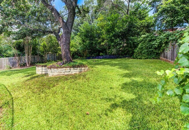 Building Photo - 2300 Cypress Point E