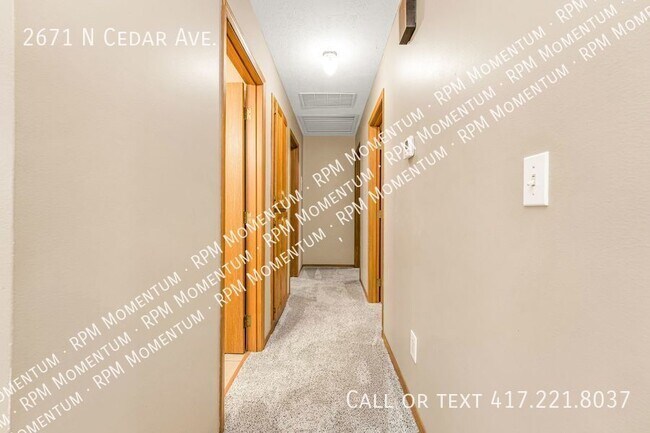Building Photo - 2671 Cedar Ave