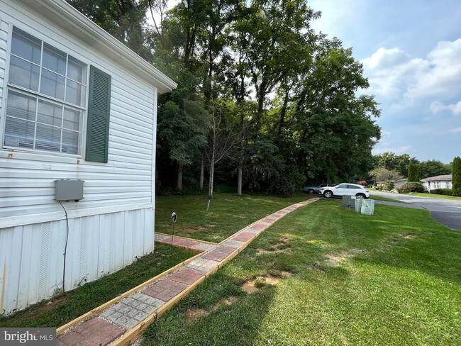 Building Photo - 218 Bronco Way