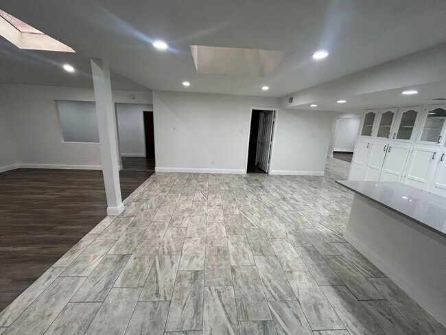 Building Photo - 2905 Spring Brook Dr