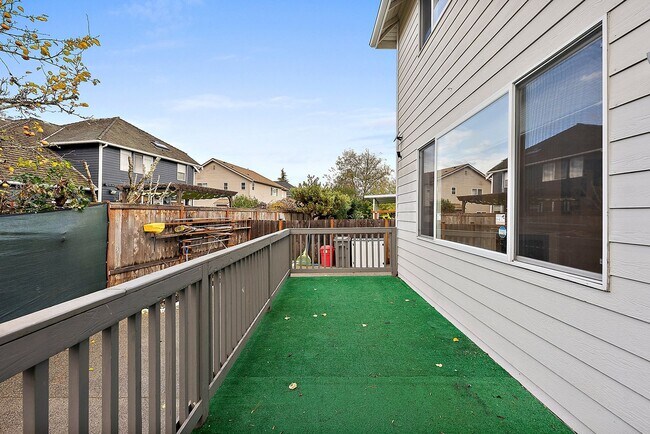 Building Photo - Immaculate 4-Bed Federal Way Home | Smart Tech, Tesla Charger, & Near JBLM!