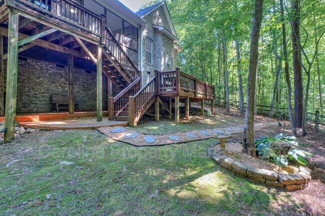 Building Photo - 181 Streamside Pl