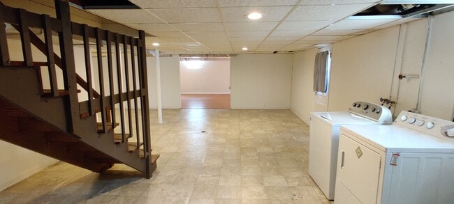 Building Photo - Ranch style home with full basement