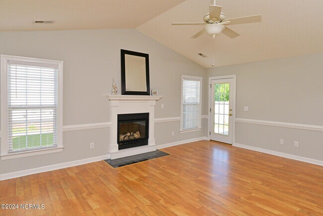 Building Photo - 2008 Penncross Dr