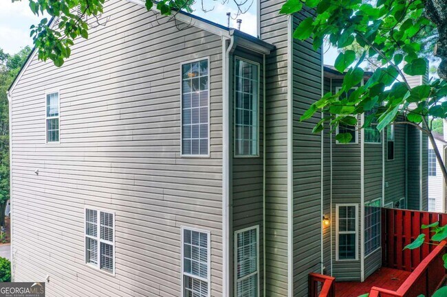 Building Photo - 2470 Stonegate Dr