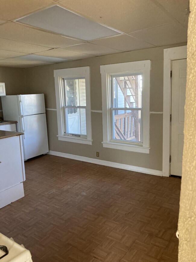 Building Photo - 268 Pleasant St