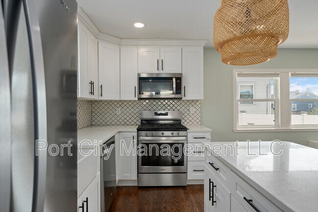 Building Photo - 7017 Yataruba Dr