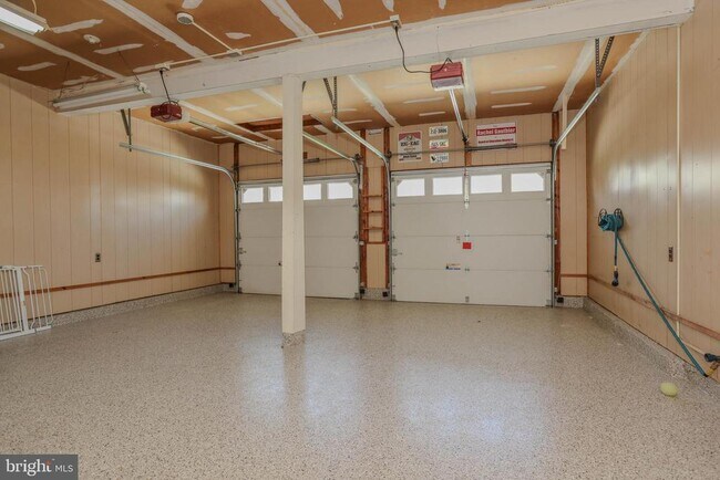 Building Photo - 359 Point to Point Rd