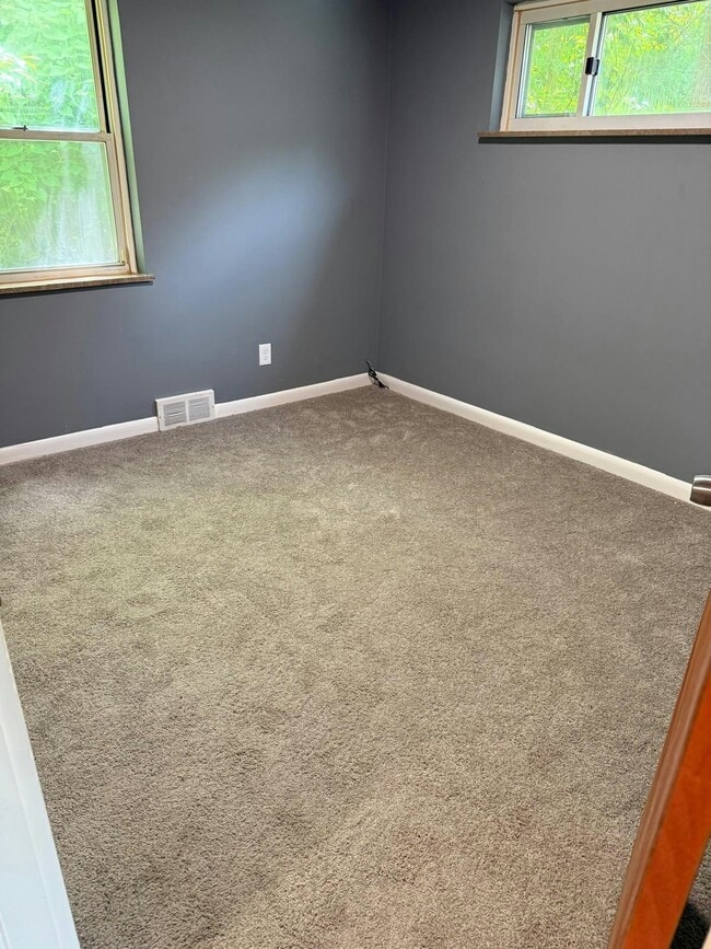 Building Photo - 1710 Ashbrook Dr