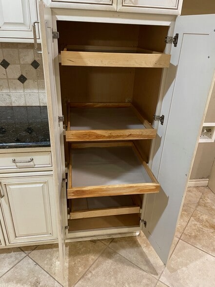 Building Photo - 737 Robin Ln