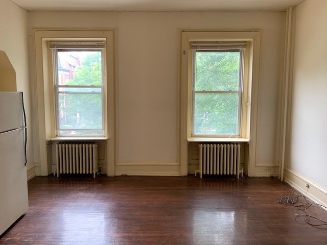 3F - Living Room - 4051 Spruce St