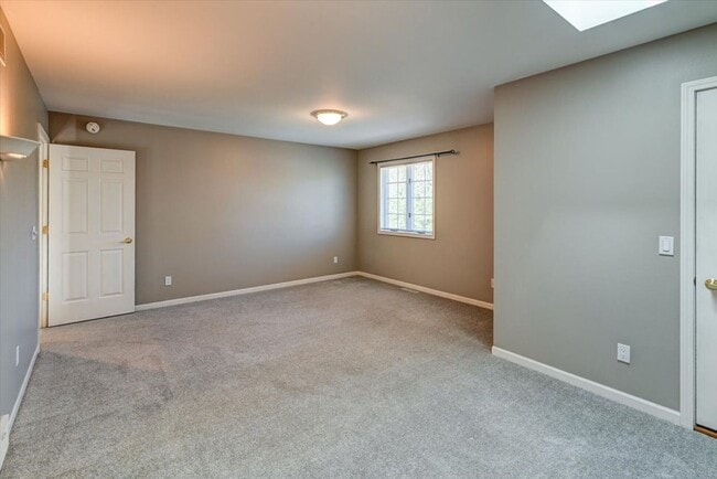Building Photo - Beautifully updated 4 bedroom home in Southbridge, Waunakee