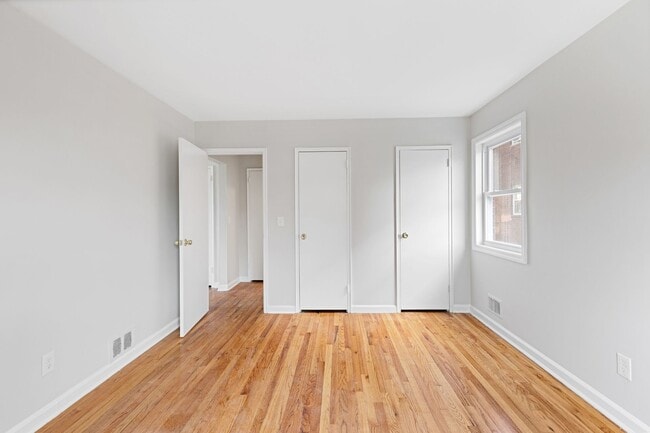 Building Photo - 355 New York Ave