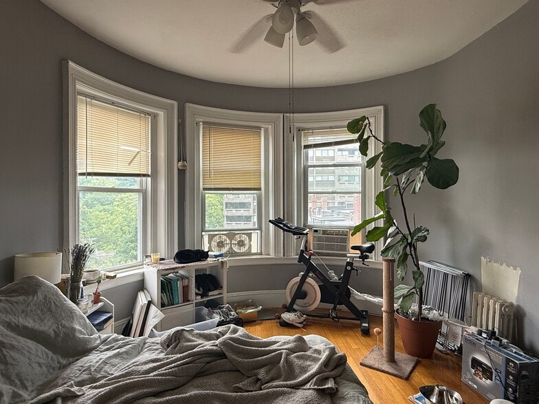 Building Photo - 1477 Beacon St