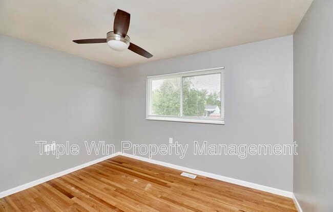 Building Photo - 2325 Golfway St