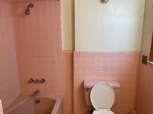 Building Photo - 319 E 1st Ave