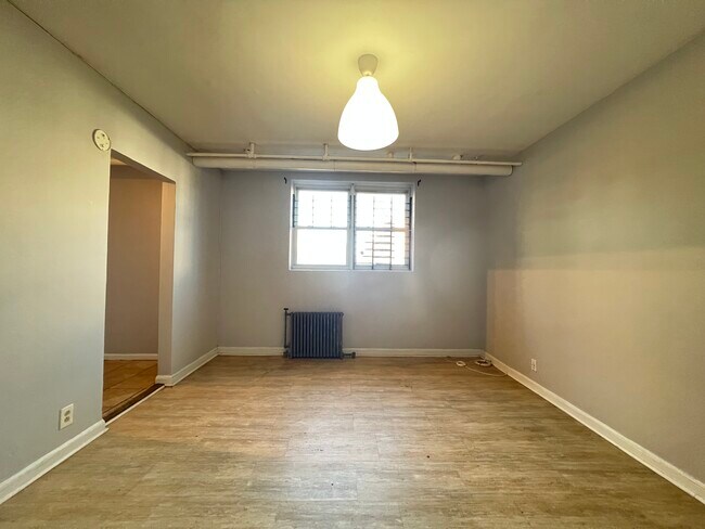 60 Crawford Ave C - 58 Crawford St