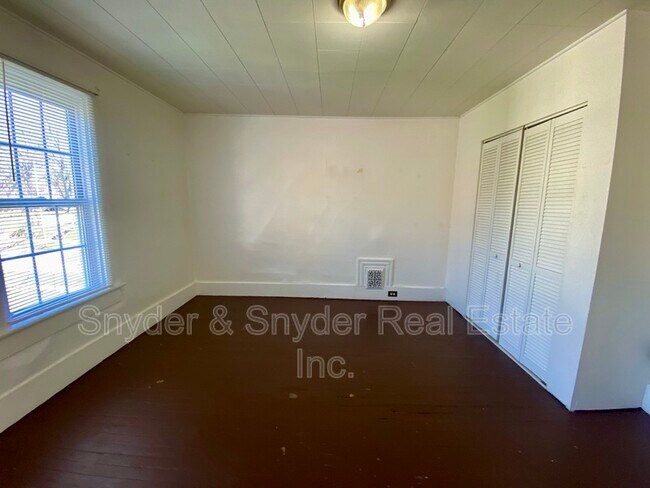 Building Photo - 678 Kling St