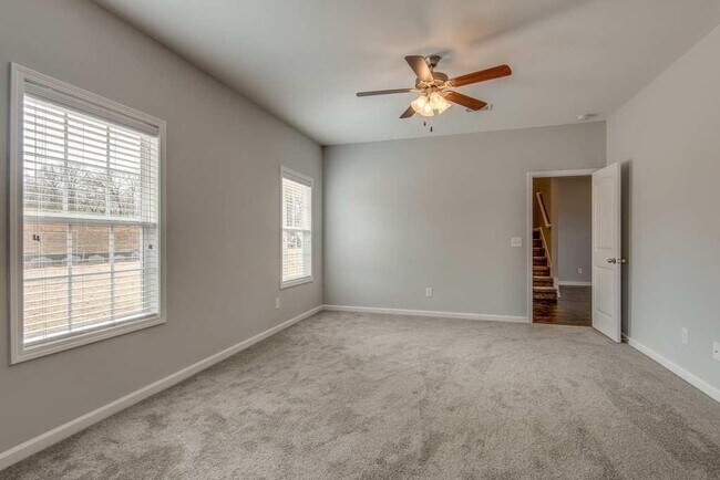 Building Photo - Fairview Station Charmer!  Perfectly comfortable 4/2.5 family home close to Westwood Elementary.