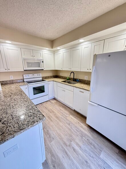 Building Photo - 1166 6th Ave