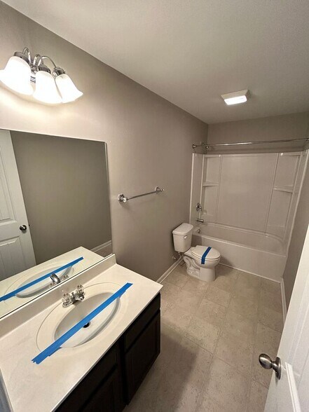 Building Photo - 702 Bench Ln