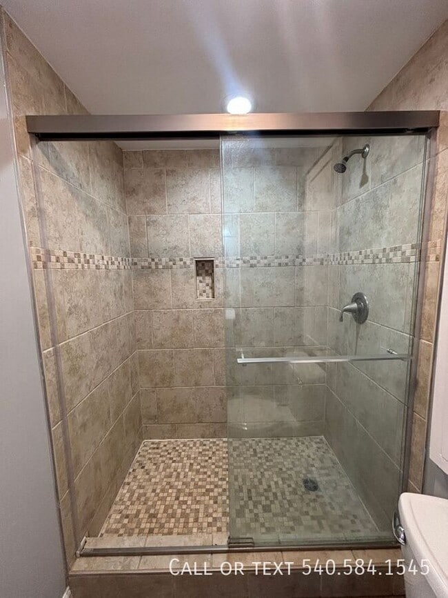 Building Photo - 449 Missimer Ln