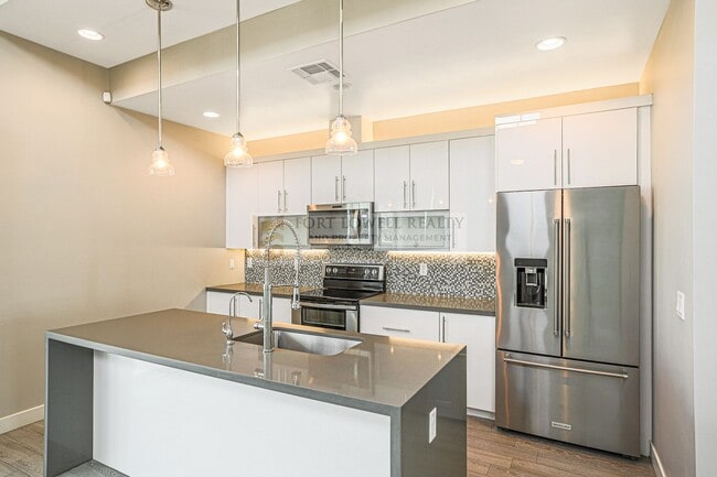 Building Photo - Amazing Rental in Lower Arcadia available ...