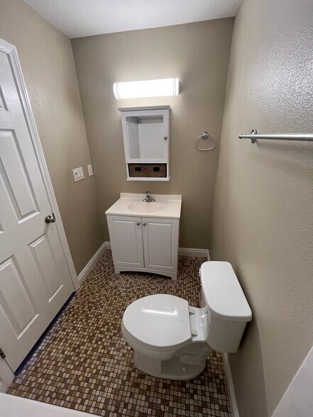 Building Photo - 5773 Venturi Dr