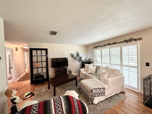 Building Photo - 3137 Thistlehill Dr