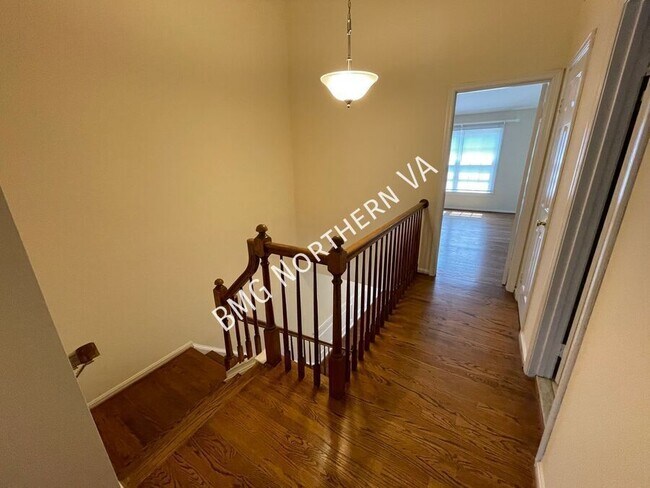 Building Photo - 2105 Kings Garden Way