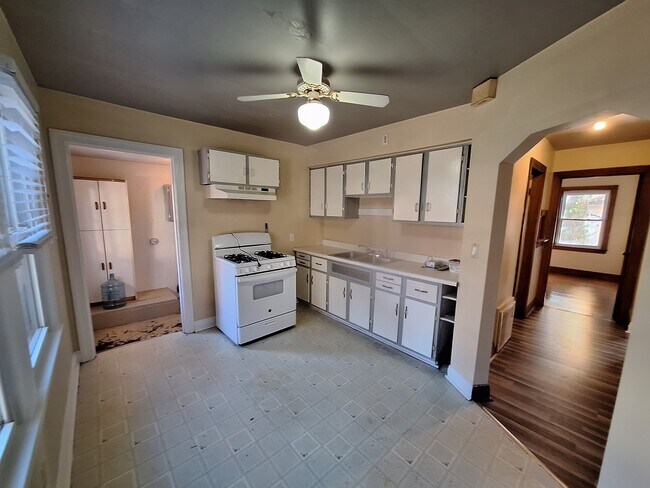 Building Photo - 505 Auburndale Ave