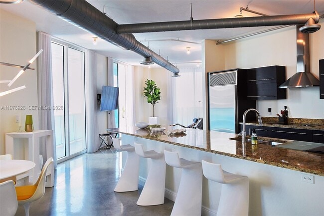 Building Photo - 700 NE 25th St