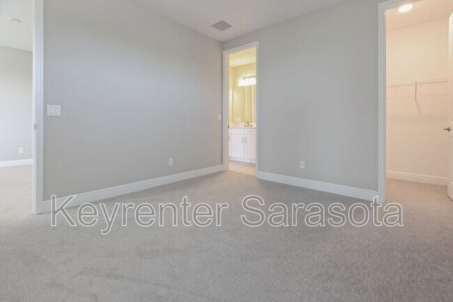 Building Photo - 6133 Lungo Lago Dr