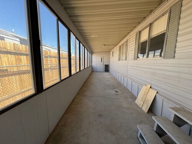 Building Photo - 2BR Mobile Unfurnished recent remodel/Refr...