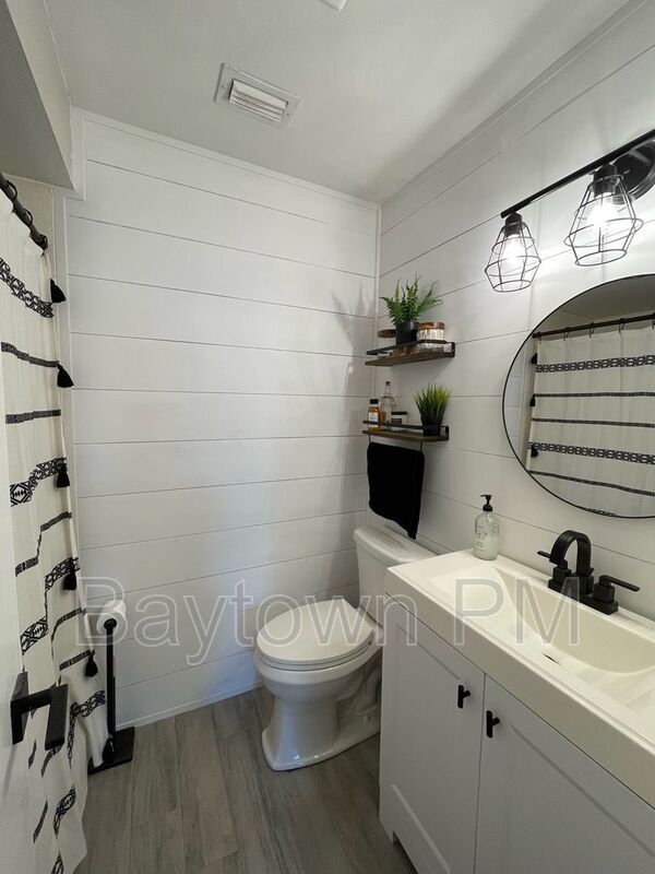 Building Photo - 5108 Ravensdale Way