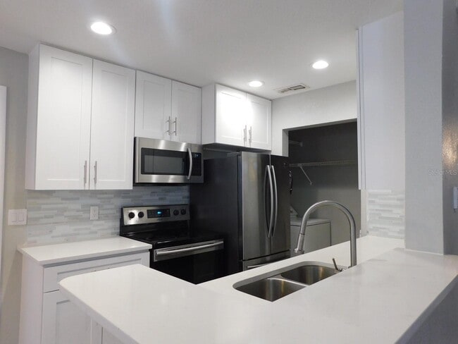 Building Photo - 1077 S Hiawassee Rd