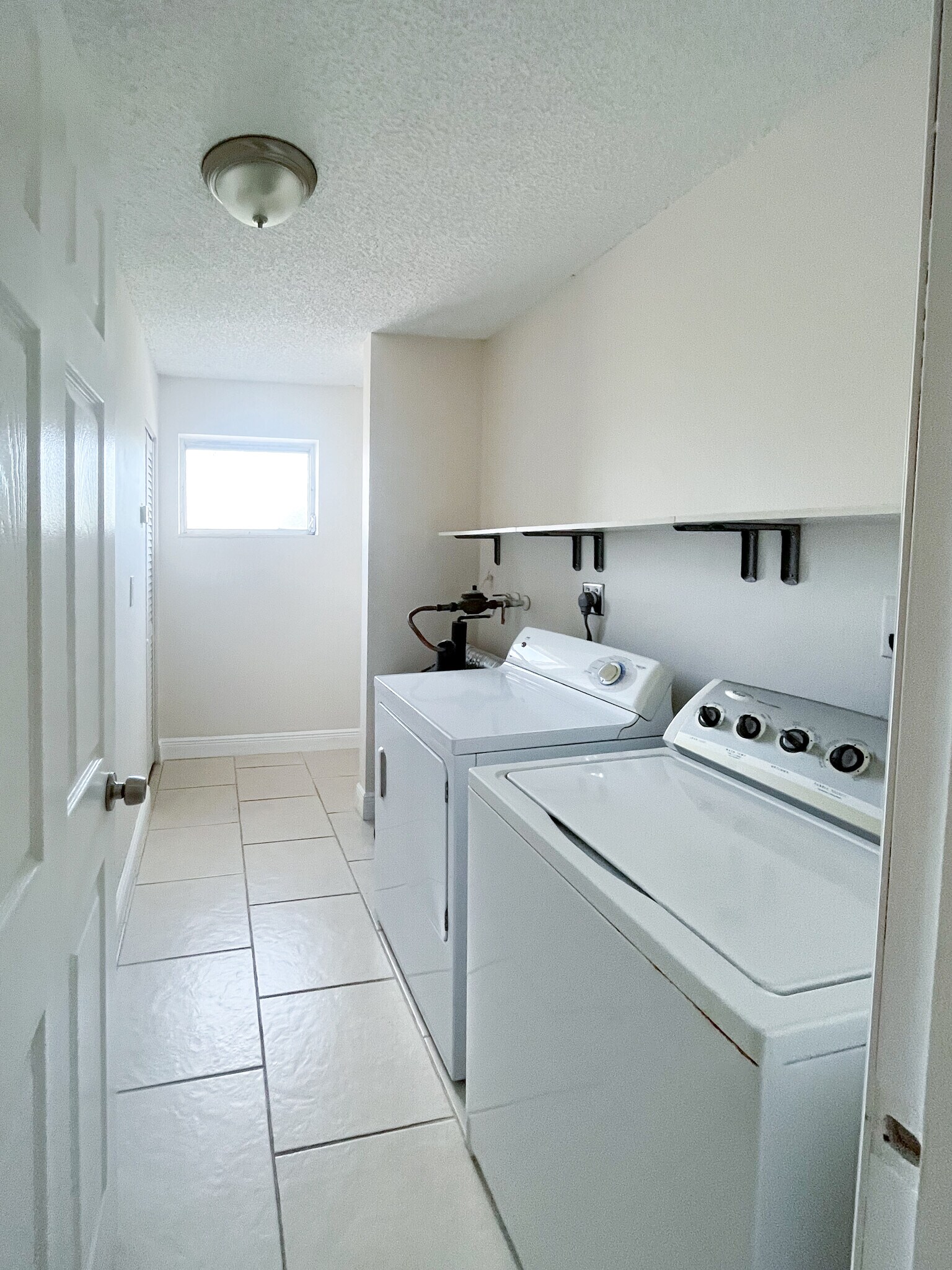 Building Photo - 9351 Fontainebleau Blvd