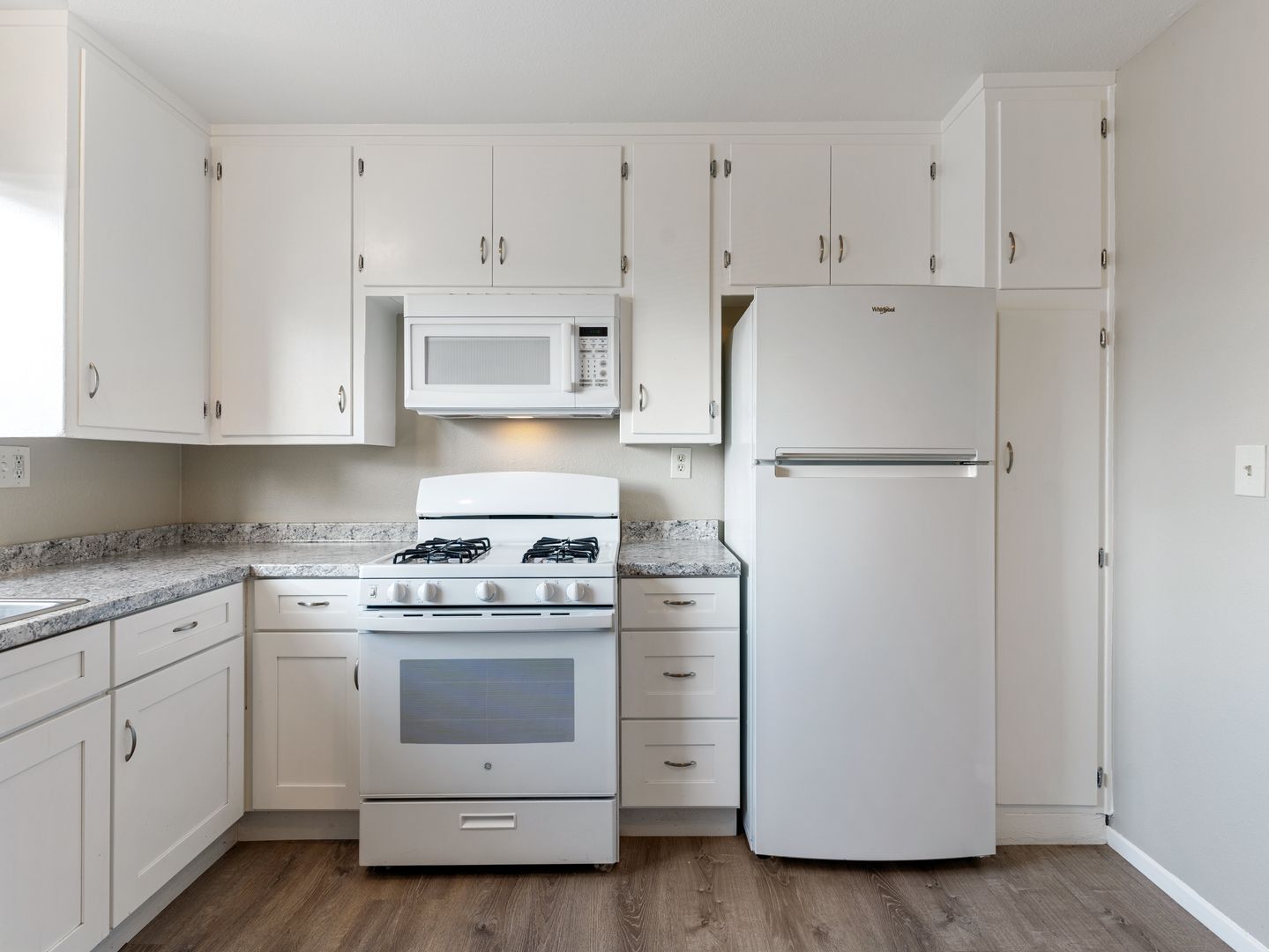 Building Photo - 1050 Gaviota Ave