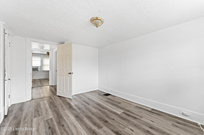 Building Photo - 401 S 38th St