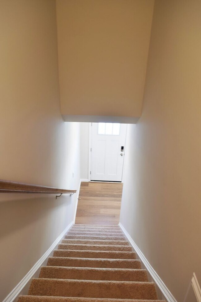 Building Photo - Stunning NEW Townhouse in Heritage Trace!