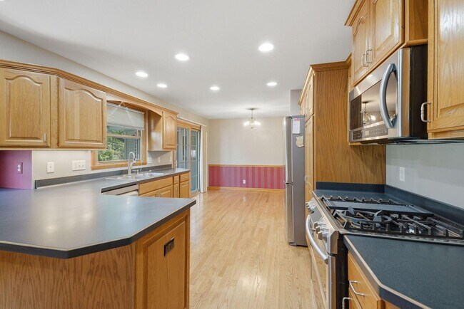 Building Photo - Willow Ridge