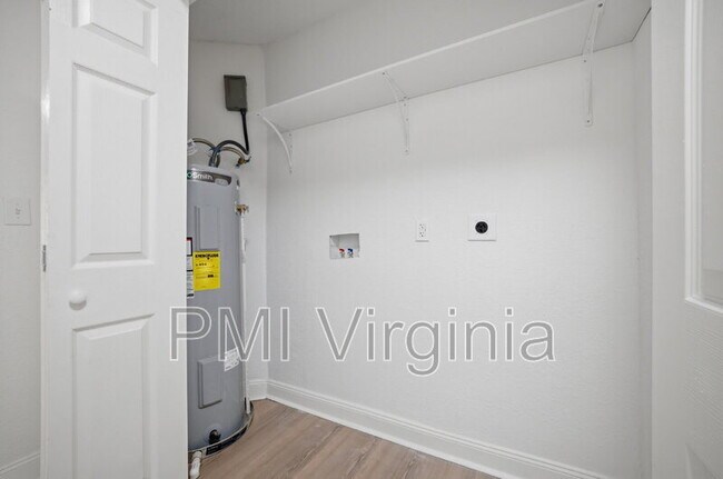 Building Photo - 307 N 4th St