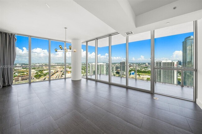 Building Photo - 1100 Biscayne Blvd