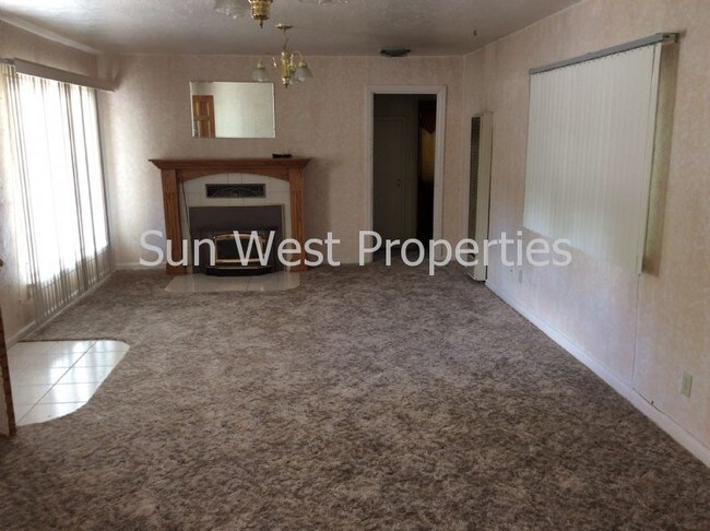 Building Photo - Check it out!